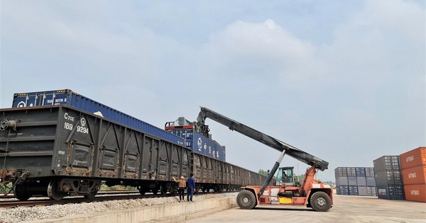 Giảm chi phí xuất khẩu hàng siêu trường, siêu trọng bằng đường sắt