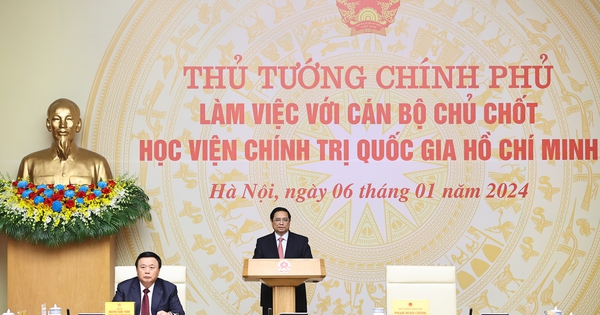 Thủ tướng Chính phủ làm việc với cán bộ chủ chốt Học viện Chính trị quốc  gia Hồ Chí Minh