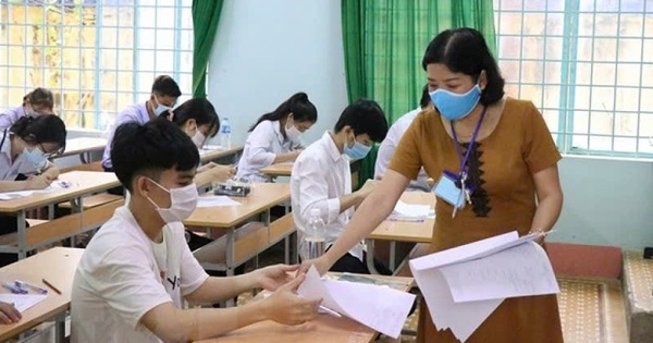 Thủ tướng Chính phủ yêu cầu sớm công bố đề thi tốt nghiệp THPT tham khảo có tính ổn định trong nhiều năm