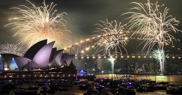 HÌNH ẢNH Lung linh sắc màu đón chào Năm mới 2025