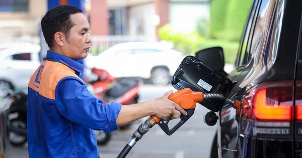 Giá xăng dầu đồng loạt giảm