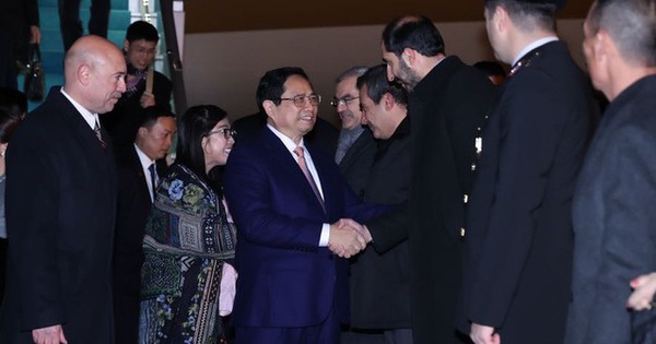 Prime Minister arrives in Ankara, starting official to Turkey