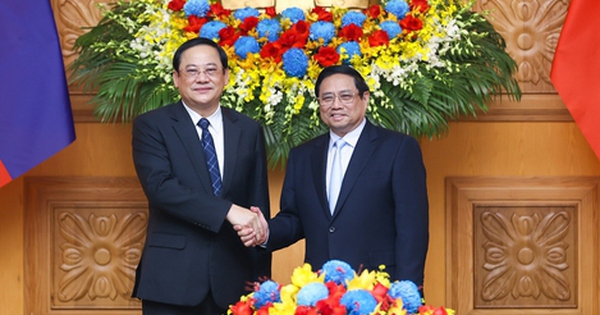Vietnamese, Lao Prime Ministers hold talks