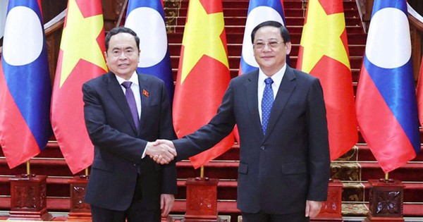 Top Vietnamese legislator meets Lao Prime Minister in Vientiane