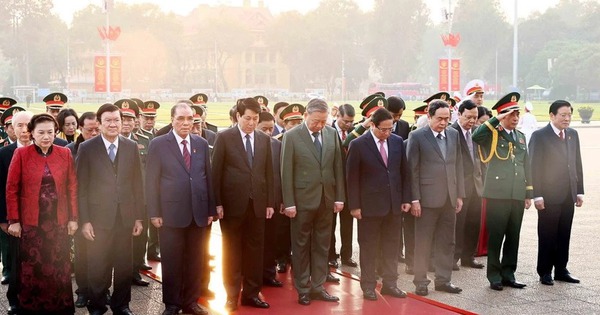 Top leaders pay tribute to President Ho Chi Minh on army’s 80th anniversary