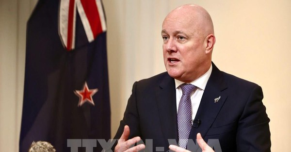 NZ Prime Minister Christopher Luxon talks to press in Ha Noi