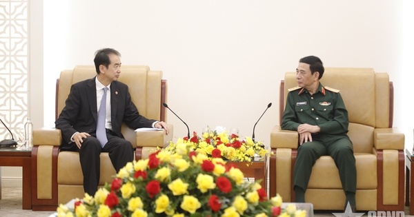 越南国防部部长潘文江大将会见中国驻越南大使何炜