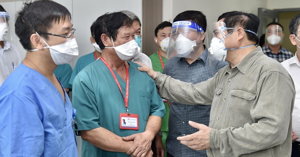 Thủ tướng Phạm Minh Chính kiểm tra, chỉ đạo, động viên công tác chống dịch tại Bình Dương