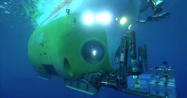 Tàu ngầm Trung Quốc xuống nơi sâu nhất trên Trái đất