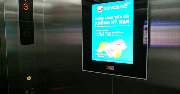 bảng quảng cáo trong thang máy