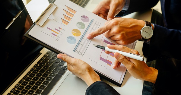người quyết định đầu tư là ai