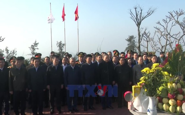 越共中央总书记苏林、政府总理范明政赴广宁省开展走基层活动