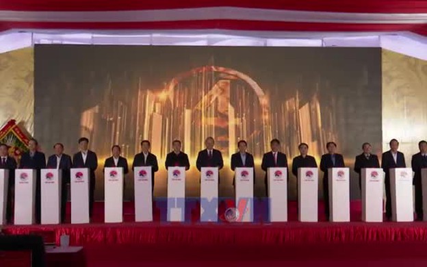 越共中央总书记苏林出席高平省长河九年一贯制寄宿学校开工仪式