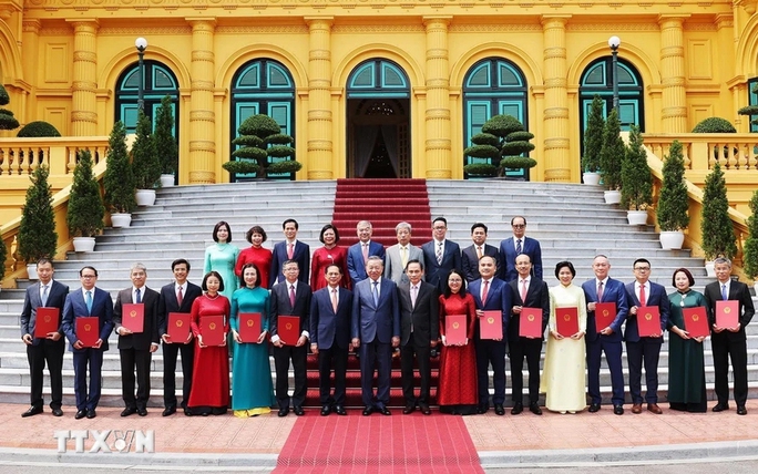 Top leader appoints 16 Ambassadors