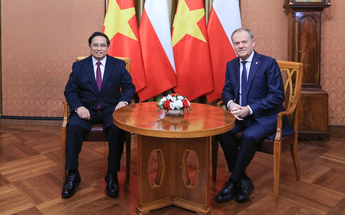 Prime Minister Pham Minh Chinh holds talks with Polish counterpart Donald Tusk in Warsaw