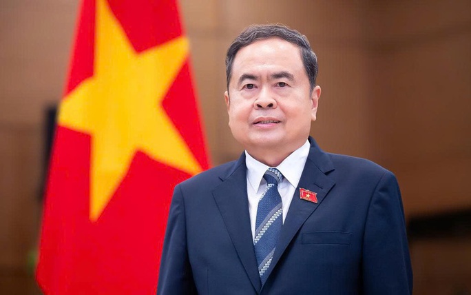 Top legislator to pay official visit to China