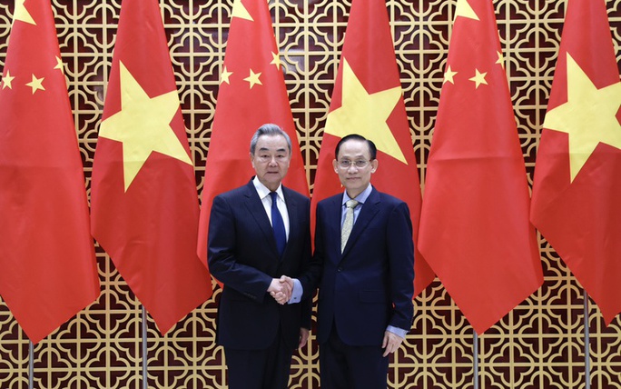 Vietnamese, Chinese foreign ministers hold strategic discussion in Ha Noi