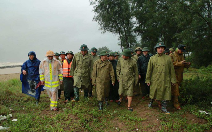 CHÙM ẢNH: Phó Thủ tướng Trần Hồng Hà chỉ đạo chống bão số 5