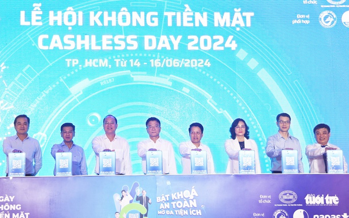 CHÙM ẢNH: Phó Thủ tướng Lê Thành Long dự khai mạc Lễ hội Không tiền mặt năm 2024