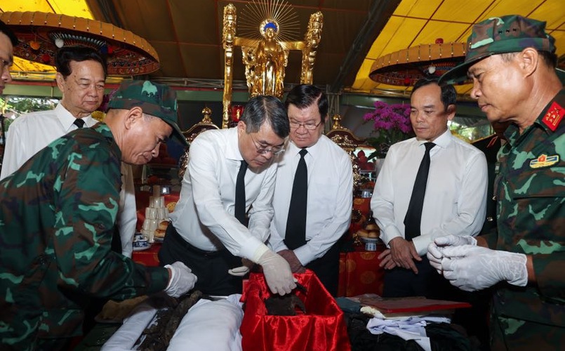 Chùm ảnh: Thủ tướng Chính phủ Lê Minh Hưng dự lễ triển khai tìm kiếm, quy tập hài cốt liệt sĩ tại Công viên Lê Thị Riêng, phường Hòa Hưng, TPHCM